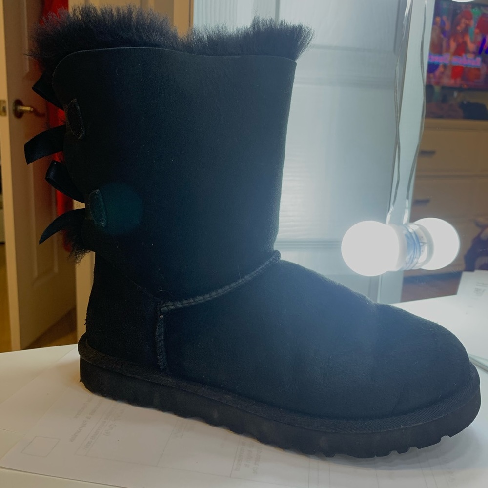 UGG W BAILEY BOX SIZE 7
